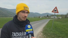 Otec ide pešo cez Slovensko, chce zachrániť svojho syna Vilka. Liečba stojí milióny