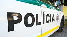 Hrôza trvala mesiace: Muž bodal nožom družku, oblial ju vriacou vodou a týral aj deti