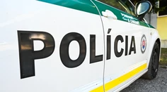 Policajti aj hasiči dostanú odmenu. Minister Mikulec podpísal dodatky k zmluvám