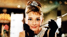 Viete, kedy máte vyzerať ako z Raňajok u Tiffanyho?