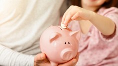 Ako zvládať peniaze v neistých časoch? Učte sa finančnú gramotnosť už od detstva, radia odborníci