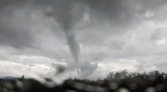 VIDEO: Tornádo alebo tromba? Pri Bytči sa v sobotu vyskytol výrazný vzdušný lievik