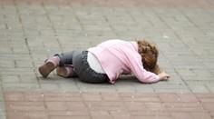 Rodičia zabudli trojročnú dcérku na diaľničnom odpočívadle