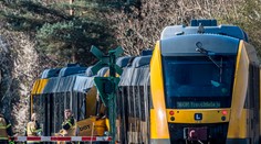 V Dánsku sa vo veľkej rýchlosti čelne zrazili dva vlaky. Hlásia viacerých zranených