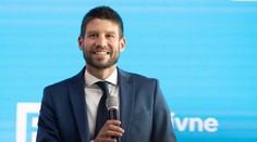 Umelá inteligencia v antikampani. Falošný hlas získal šéf PS, za „drastické zdražovanie piva“ dostal spŕšku nadávok