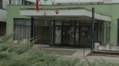 Opitý zdemoloval plot, na druhý deň zomrel. Nový prípad úmrtia v policajnej cele vyšetruje Úrad inšpekčnej služby