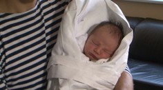 Bábätko si pred príchodom na svet užilo poriadnu jazdu. Dostalo netradičné meno