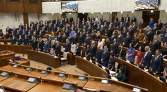 Noví poslanci sľúbili na svoju česť a svedomie vernosť Slovenskej republike