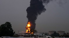 V Dubaji sa opäť ozývali výbuchy, Irán útočil s raketami a dronmi