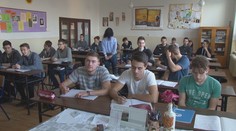 Mladí ľudia sa pred voľbami rozdelili na dva tábory. Prečo u jednej skupiny boduje extrémizmus?