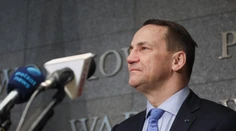Prítomnosť síl NATO na Ukrajine nie je nepredstaviteľná, vyhlásil poľský minister zahraničných vecí Sikorski