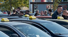 Google plánuje investovať do konkurenta Uberu