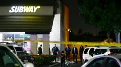 Útočník s nožom zabil v južnej Kalifornii štyroch ľudí. Vražedné besnenie zastavili policajti