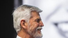 Jeho prvá zahraničná cesta. Novozvolený český prezident Petr Pavel pricestuje na Slovensko