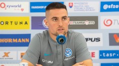 Sydney vybavil trofej, na zraz cestoval deň. Calzona chystá Makovi netypický post