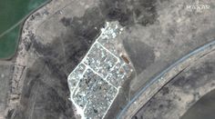 Pri Mariupole údajne našli tretí masový hrob. Preživší hovoria, že ich Rusi väznili v koncentračných táboroch