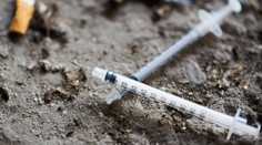 Dvaja škôlkari mali dopichať použitými striekačkami viacero detí. Incident v Seredi rieši polícia