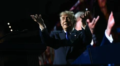 Trump vytiahol nevídaný kaliber. Za výhru republikánov vo voľbách sľubuje štedrú odmenu pre každého Američana