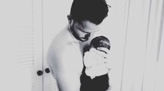 Slovenský spevák sa stal otcom. S manželkou sa tešia zo synčeka