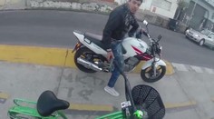 Prepad naživo! Muž na turistu mieril zbraňou, všetko zachytila kamera