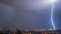 Úder blesku pred parlamentom: Toto si myslí odborník na bleskozvody