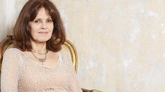 Šesťdesiatročná Monica a jej 15 mladých milencov