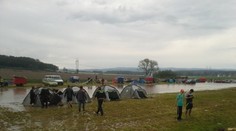 Pre silnú búrku museli hasiči evakuovať stovky detí