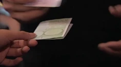 Skrytí inšpektori sa pokúsili podplatiť políciu. Podarilo sa