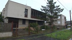 Otravná suseda nerešpektuje rozhodnutie súdu a stále púšťa árie Plácida Dominga