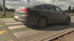 Spomaľovač ako za trest. Vodičov hnevá, že im retardéry ničia autá, samosprávy chcú chrániť chodcov