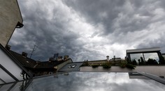 SHMÚ: Na väčšine Slovenska hrozia do štvrtka rána búrky, v dvoch okresoch môžu prísť aj povodne