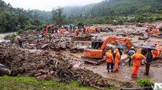 VIDEO: Pri zosuvoch pôdy v Indii zahynulo najmenej 70 ľudí. Záchranné práce ochromilo zrútenie dôležitého mosta