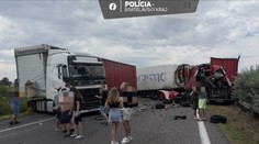 Tragédia na D2. Zrážku dodávky s kamiónom neprežil 42-ročný muž
