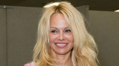 Pamela Anderson bola za dámu. Toto jej pristane