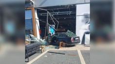 Vodička si pomýlila brzdu s plynom. V Brezne vletela do predajne, ťažko zranila chodkyňu