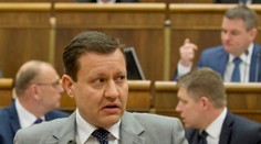 Lipšic sa vyjadril ku Kollárovým fotkám: Je tu tlak, aby nevznikla stredo-pravá vláda