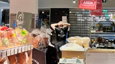 Bitka v predajni potravín v Bratislave. Dvojica príslušníkov SBS tam pre fotografiu napadla muža