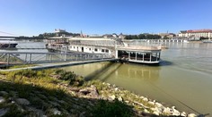 V Bratislave sa potápala loď. Pri Tyršáku zasahovali hasiči aj policajti