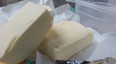 Cena masla atakuje vlaňajšie rekordy: Zvykajte si, odkazujú mliekari