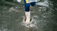 Počasie nám dá opäť zabrať. Pre celé územie platí výstraha pred búrkami, hrozia aj prívalové povodne