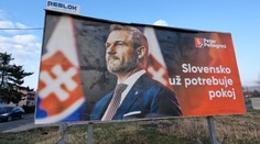 Časopis velebiaci jedného z kandidátov či nejasnosti ohľadom financovania. Aj takto vyzerá predvolebná kampaň