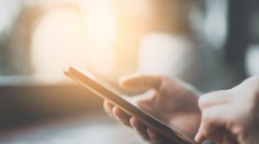 Tínedžer poslal bývalej učiteľke výhražné maily, hrozil jej vyhlásením "vojny"