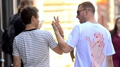 Spamätaný z rozchodu? Sam Smith sa bozkával so známym hercom