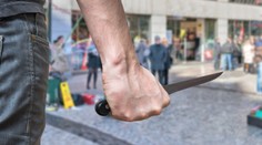 Neznámy muž pobodal na berlínskej radnici dvoch ľudí