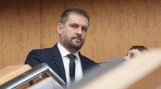 Záchrankový tender aj Šaškovu budúcnosť mala riešiť koaličná rada. Rokovanie sa však presunulo