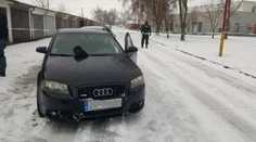 Dôchodca v Seredi sa pred políciou zabarikádoval v aute: Našli u neho heroín za tisíce eur