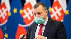 Pomoc štátu v čase koronakrízy si žiadajú už aj veľké firmy vrátane automobiliek