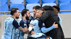 VIDEO: Dve červené karty, obrovské emócie, krásne góly. V derby zachránil Slovanu bod Bajrič