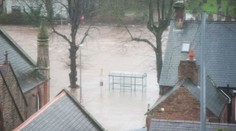 Zosuvy pôdy, chaos a vyliate rieky. Najhoršia búrka roka v Británii a Írsku