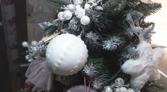 Chcete si čo najdlhšie uchovať vianočnú náladu? Zisťovali sme, dokedy možno mať stromček